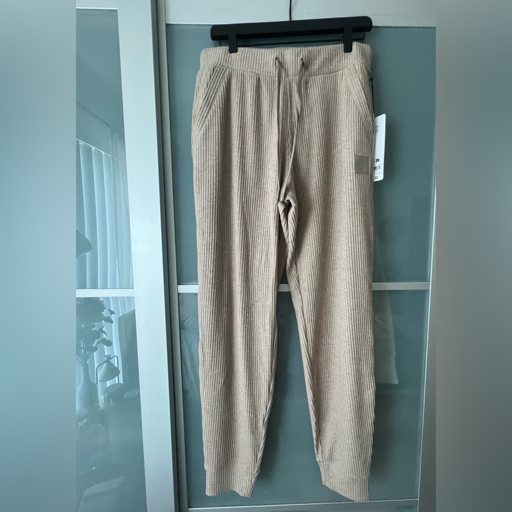 ALO Yoga Women’s Muse Sweatpant - NWT!